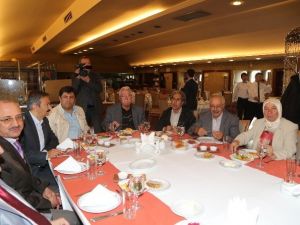 Vali Düzgün, Şair Ve Yazarlar İle Bir Araya Geldi