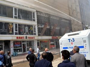 TOMA Bu Kez Göstericilere Değil Yangına Müdahale Etti