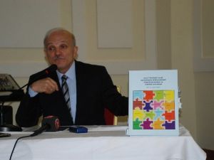 Prof. Dr. Tosun Üniversitelerin Performans Değerlendirmelerini Kitaplaştırdı