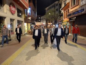 Ünlü Cadde Işıl Işıl