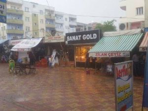 İdil’de Dolu Yağışı Hayatı Olumsuz Etkiledi