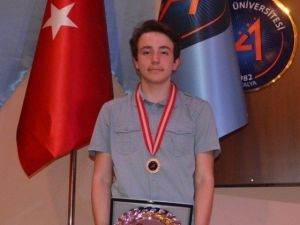 Şehzade Mehmet Koleji Bilim Olimpiyatında Altın Madalya Kazandı