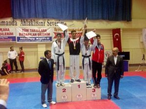 Yozgatlı Tekvandocu Ömer Faruk Akgül Bronz Madalya Kazandı