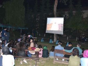 SAÜ Eğitim Fakültesi’nde Açık Havada Sinema Keyfi