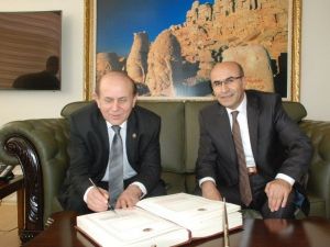 Burhan Kuzu’dan Vali Demirtaş’a Ziyaret