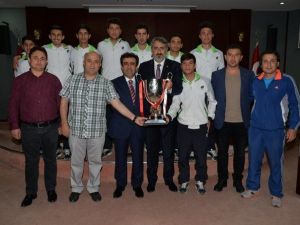 Vali Güzeloğlu, STK Temsilcileri İle Dernek Yöneticilerini Ağırladı