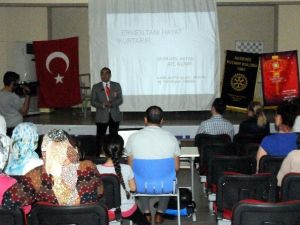 Kadınlar Meme Ve Rahim Ağzı Kanseri Hakkında Bilgilendirildi