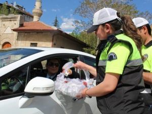 Polisin ’Lokum Ye’ Uygulaması