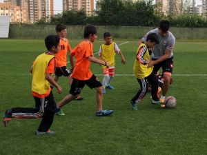 Minik Adanasporlular Tiago Ve Samican İle Futbol Oynadı