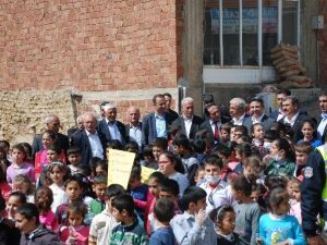 Minik Öğrencilerden Örnek Davranış