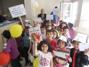 Öğrenciler, Annelerine Mektup Yolladılar