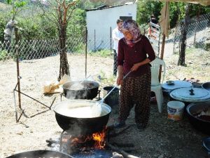 Bakan Eroğlu İzmir’de Hıdrellez Şenliğine Katıldı