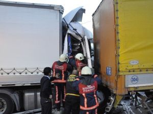 Beylikdüzü’nde Zincirleme Tır Kazası: 3 Yaralı