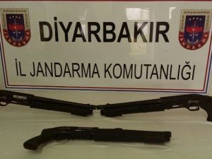 Jandarma Taş Yığınları Arasında 3 Adet Otomatik Av Tüfeği Ele Geçirdi