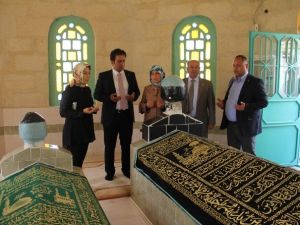Ceritoğlu’ndan Türbe Ziyareti