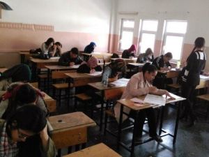 Liseliler Umre Yolunda Ter Döktü