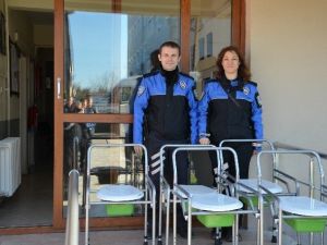 Sandalyeler İhtiyaç Sahiplerine Ulaştı