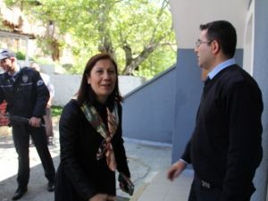 Kadın Vekil Adayından Polislere Teşekkür Ziyareti