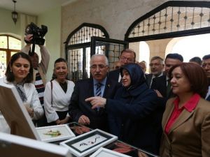 Bala Arı, “Bana Seni Gerek Seni” Adlı Kişisel Sergisini Açtı