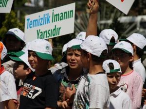 Akyazı’da Temiz Çevrem Yürüyüşü Yapıldı