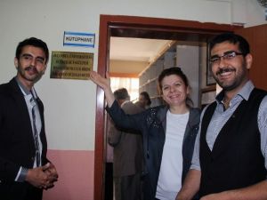 Eczacılık Fakültesi’nden İmam Hatip’e Kitap Yardımı