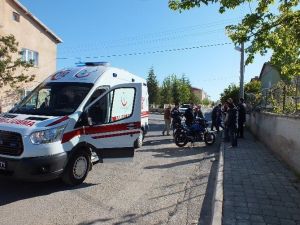 Motosiklet Polis Aracına Çarptı