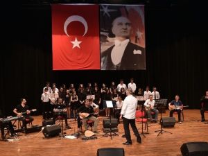 Öğrenciler Türkülerle Büyüledi