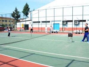 Ücretsiz Tenis Kursları Devam Ediyor