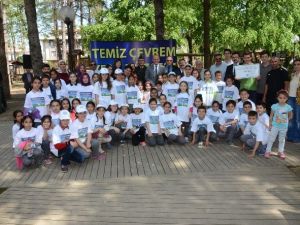 Başkan Mehmet Keleş Çocuklarla Birlikte Çöp Topladı