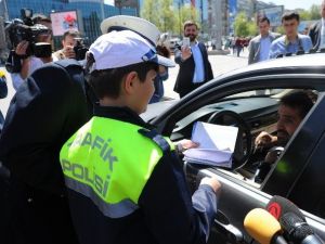 Çocuk Meclisi’nin Minik Trafikçileri Denetim Yaptı
