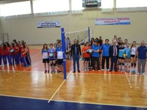 Genç Kızlar Voleybol Elemelerinde Gülen Taraf Manisa Ekibi Oldu