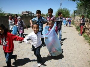 Temiz Çevre İçin Çocuklar Çöp Topladı