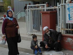 Vatandaşlar Şehir Merkezini Mesken Edinen Dilencilerden Şikayetçi