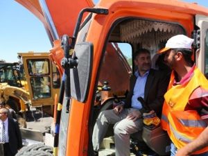 13 İlçenin Kırsal Yol Yapımının Startı Verildi