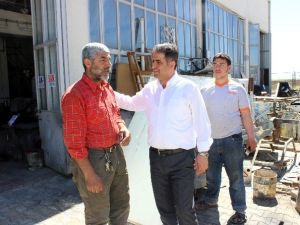 Fırat, Kapı Kapı Geziyor