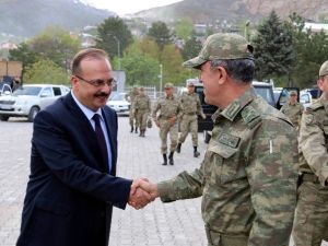 Kara Kuvvetleri Komutanı Orgeneral Akar Hakkari’de