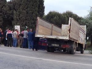 Kamyonun Altında Kalan Motosikletli Hayatını Kaybetti