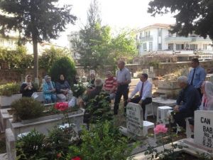 Karikatürist Lütfü Küçük Mezarı Başında Anıldı