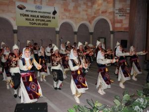 Halk Oyunları Eğitimi Devam Ediyor