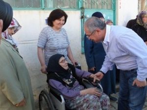 Burhaniye’de Yaşlı Kadın Validen Yol İstedi