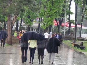 Bursalılar Mayıs Yağmuruna Hazırlıksız Yakalandı