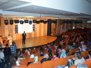 Kuran Kursu Talebeleri Gösterisiyle İzleyenleri Büyüledi