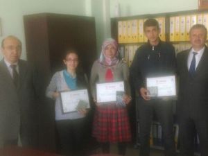 Ödüllerini Aldılar