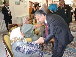 Vali Bektaş’tan Anneler Günü Mesajı: