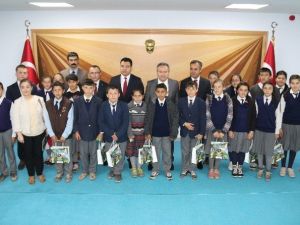 Vali Fidan, “Çanakkale Son Kale” Adlı Oyunu Sergileyen Öğrencileri Ağırladı