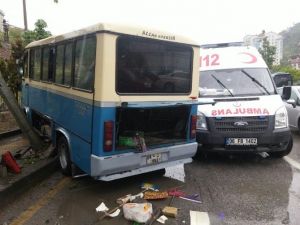 Ankara’da Dolmuş Direğe Çarptı: 6 Yaralı