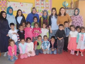 Liseli Öğrencilerden Köy Okuluna Yardım