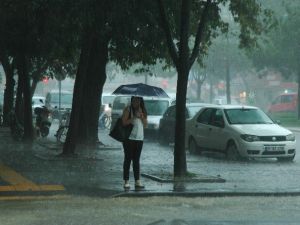 Sakarya’ya 17 Saatte 18 Kilogram Yağış Düştü