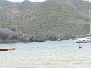 Muğla’da Yelkenli Tekne Cayır Cayır Yandı