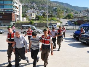 Alanya’da Sigara Kaçakçıları Tutuklandı